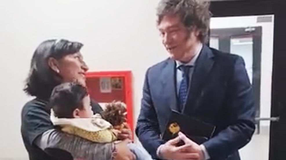 Javier Milei con el niño que lleva su apellido por nombre 20221101