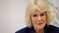 El susto de Camilla Parker Bowles: sufrió un accidente en pleno vuelo 