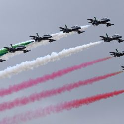 El escuadrón acrobático italiano Frecce Tricolori realiza una presentación durante una ceremonia para celebrar el Día de la Unidad Nacional y de las Fuerzas Armadas de Italia, en Roma, Italia. | Foto:Xinhua/Alberto Lingria