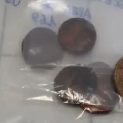 Entre los objetos encontrados habia 5.000 monedas de bronce, oro y plata.