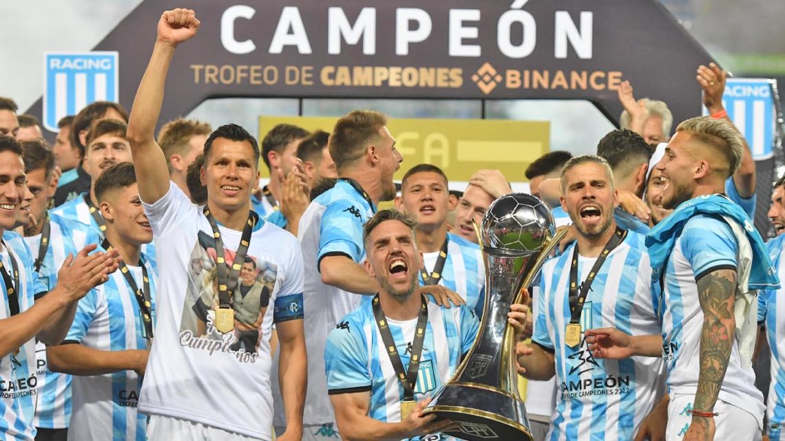 Racing Club won the Trofeo de Campeones by defeating Boca Juniors 2-1 in San Luis.