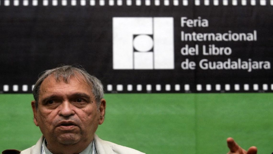 on November 28, 2009 Venezuelan poet Rafael Cadenas speaks after the ceremony where he received the prize of Literature in Romance Languages in the framework of the International Book Fair in Guadalajara, Mexico.