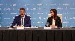 ministro de Economía de la Nación, Sergio Massa, y la titular de la ANSES, Fernanda Raverta