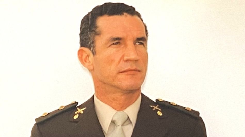 El teniente coronal Jorge "Picho" Svendsen, héroe de Malvinas, en una foto de su legajo militar.