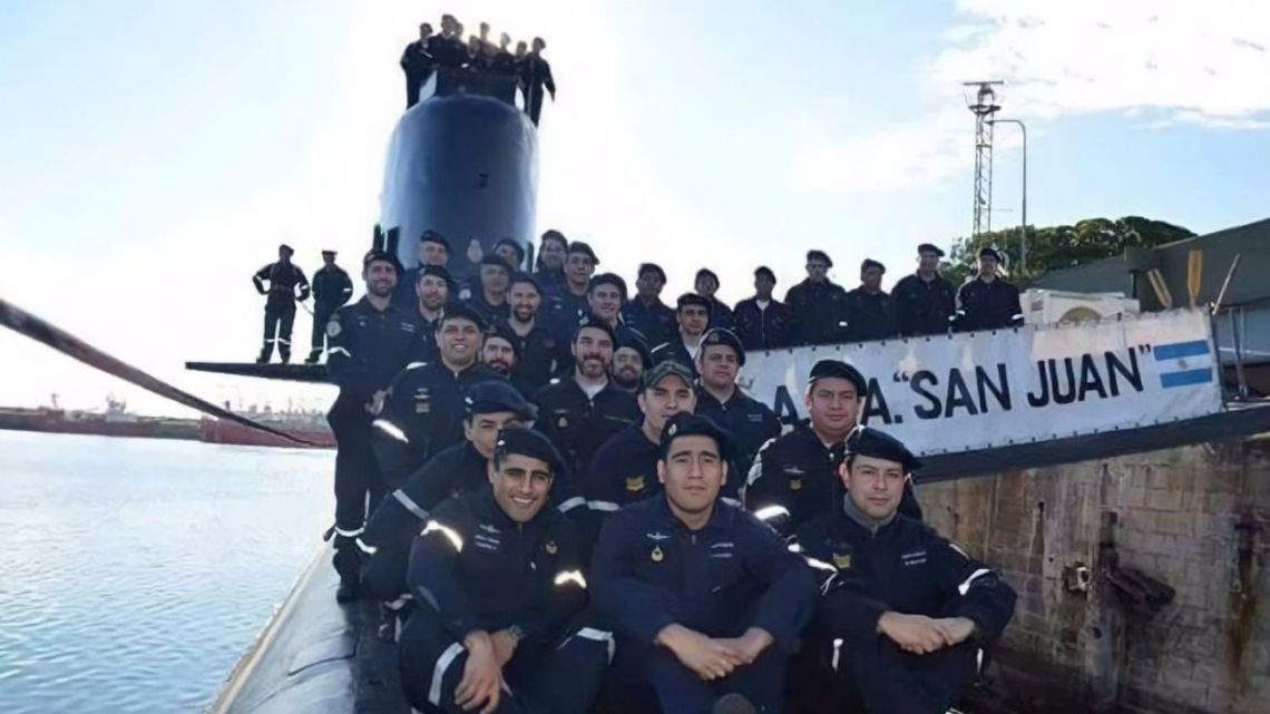 Images of the 'ARA San Juan' submarine and its crew.