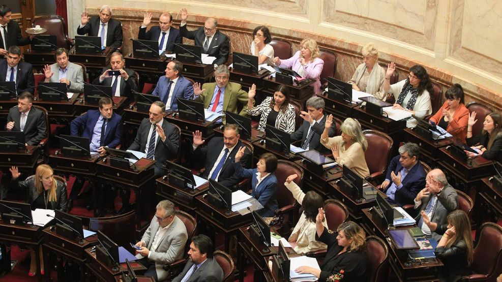 Sesion de Senado de hoy sin la preesncia de la oposicion, con bancas vacias 20221116