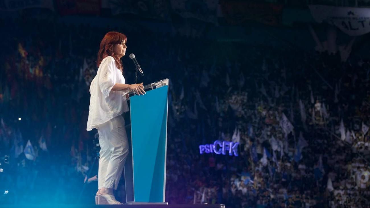 La vicepresidenta Cristina Kirchner durante el acto del Día de la Militancia en La Plata.