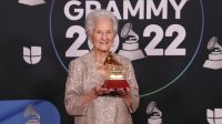 La emocionante historia de Ángela Álvarez, la “artista nueva” de 95 años en los Latin Grammys