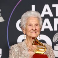 Quién es Ángela Álvarez, la mujer que ganó su primer Latin Grammy a los 95 años