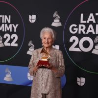 Quién es Ángela Álvarez, la mujer que ganó su primer Latin Grammy a los 95 años