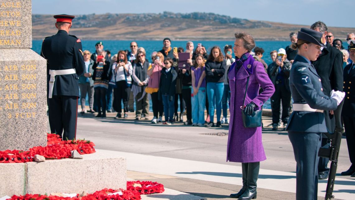 La principessa Anna ha visitato le isole Malvinas e ha inviato un messaggio chiaro all’Argentina per la sovranità