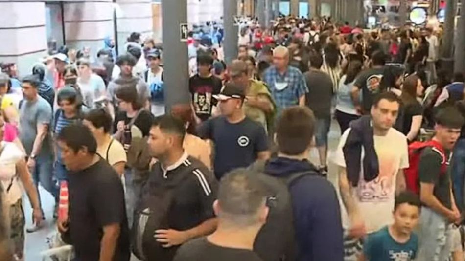 Una multitud quería boletos de tren a Mar del Plata: en 5 horas se vendieron 48 mil pasajes.