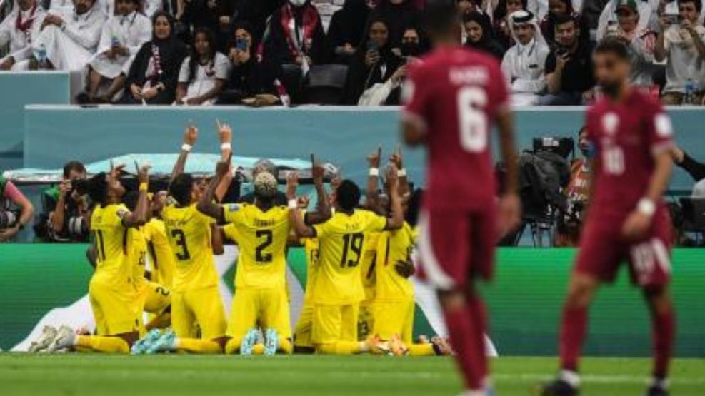 Ecuador piso fuerte en el debut mundialista