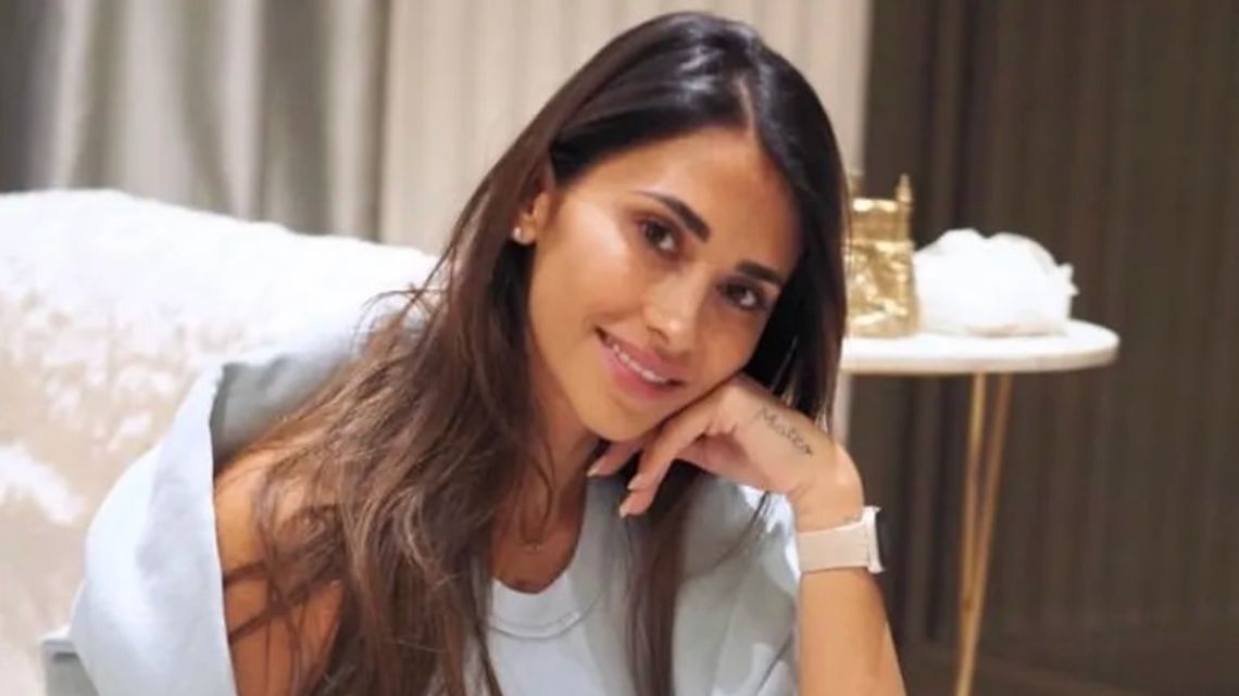 ¡Este Fue El Look De Antonela Roccuzzo Para Alentar A Lio Messi! | Caras