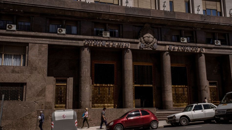 Argentina's Economy Caps Strong Second Half With December Rebound