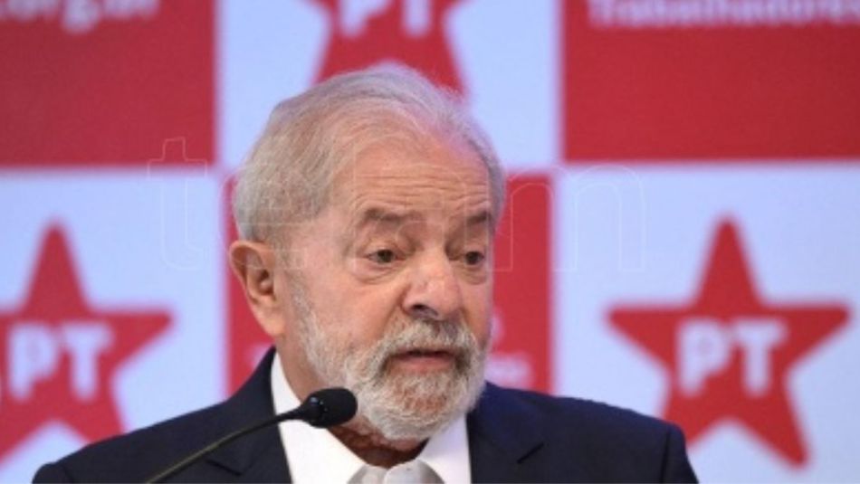 Lula debe hablar menos después de una cirugía de garganta