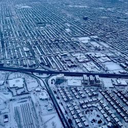 Una vista aérea muestra el paisaje urbano de Montreal, Quebec, Canadá, cubierto de nieve. | Foto:Daniel Slim / AFP