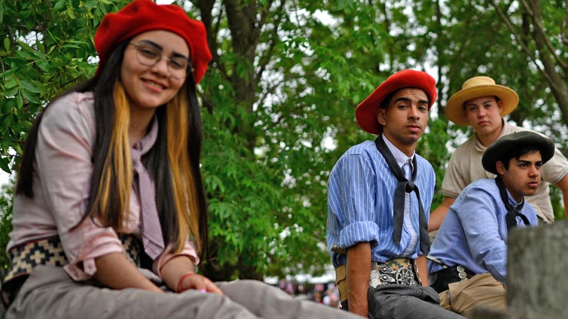 Young Argentines in traditional gaúcho clothing.