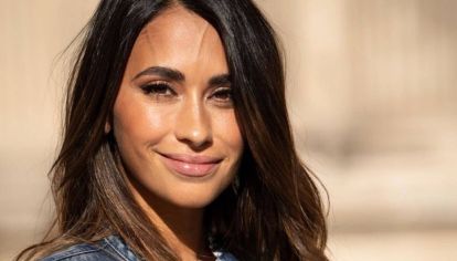 Antonela Roccuzzo marcó tendencia en Qatar con una cartera con los colores de Argentina