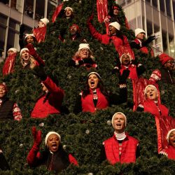 Los carrilleros actúan durante el 96º Desfile Anual de Acción de Gracias de Macy's en la ciudad de Nueva York. | Foto:YUKI IWAMURA / AFP