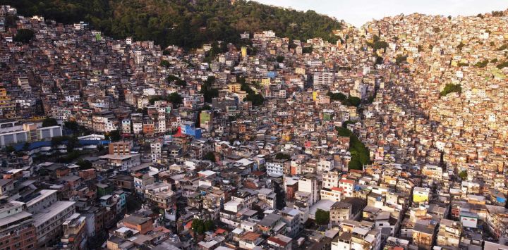 Vista aérea de la favela Rocinha, Río de Janeiro, Brasil.