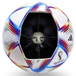 Está dotada con tecnología CRT-Core. que es el núcleo de la pelota y proporciona rapidez, precisión y homogeneidad a la más alta velocidad.