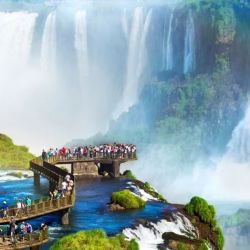 El Parque Nacional Iguazú abarca un área de bosque subtropical en la provincia de Misiones de Argentina, en la frontera con Brasil.