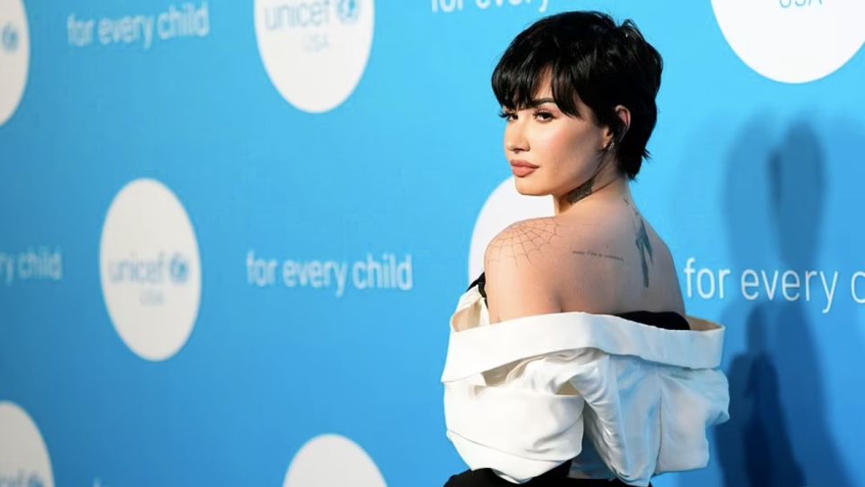 Demi Lovato luce increíble en la Gala de Unicef.