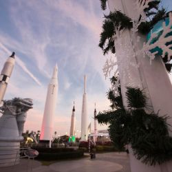Las fiestas de fin de año llegan con todo al Kennedy Space Center Visitor Complex.