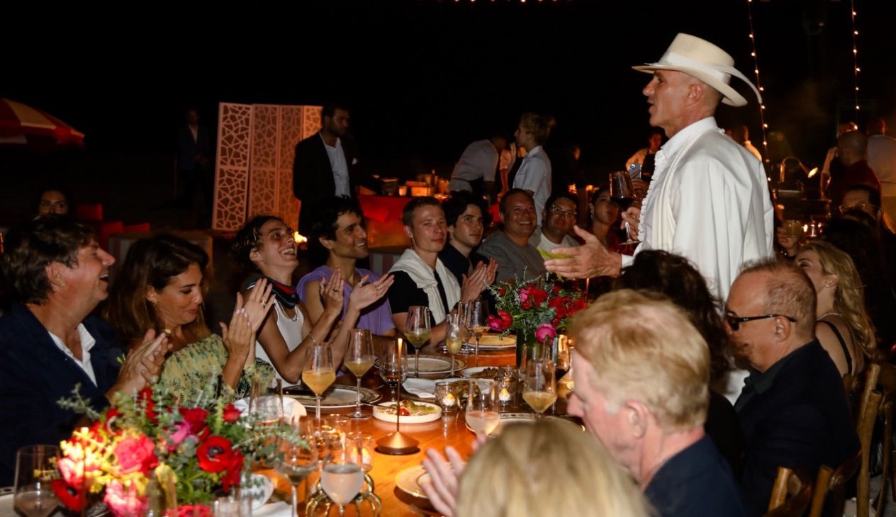 Alan Faena y unas palabras antes del brindis por su cumpleaños, en Miami.