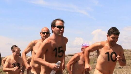 Córdoba: cómo es la maratón nudista de Tanti que es furor