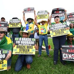 Partidarios del presidente brasileño Jair Bolsonaro participan en una manifestación contra la elección de Luiz Inacio Lula da Silva como nuevo presidente frente al Congreso Nacional en Brasilia. | Foto:EVARISTO SA / AFP