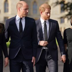 Las parejas de Kate y William y Harry y Meghan durante el funeral de su abuela, la reina Isabel II.