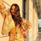 Pampita total look dorado