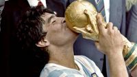 Diego Maradona con la Copa del Mundo 1986