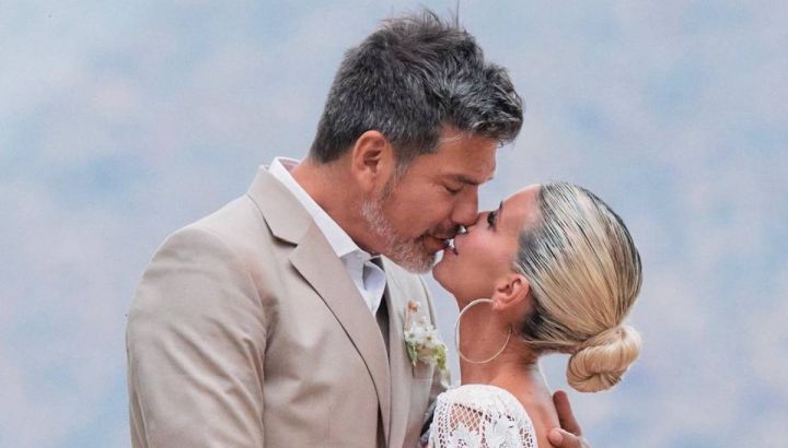 Fútbol y taca de tragos, así fue la previa de la segunda boda de Flor Peña y Ramiro Ponce de León