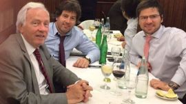 Carlos Alberto, Juan Bautista e Ignacio Mahiques, durante un almuerzo familiar en una pausa laboral