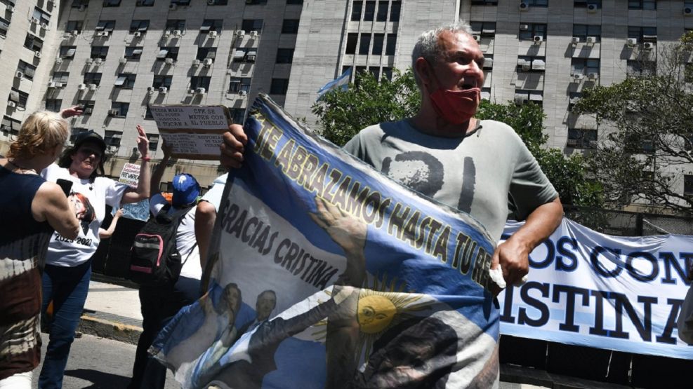 Cristina Kirchner condenada: así fue la manifestación en apoyo a la vicepresidente en Comodoro Py