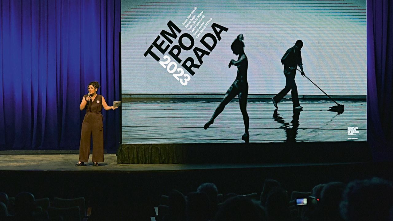GABRIELA RICARDES. Primera mujer en dirigir los destinos del complejo teatral porteño presentó su programación 2023. | Foto:cedoc