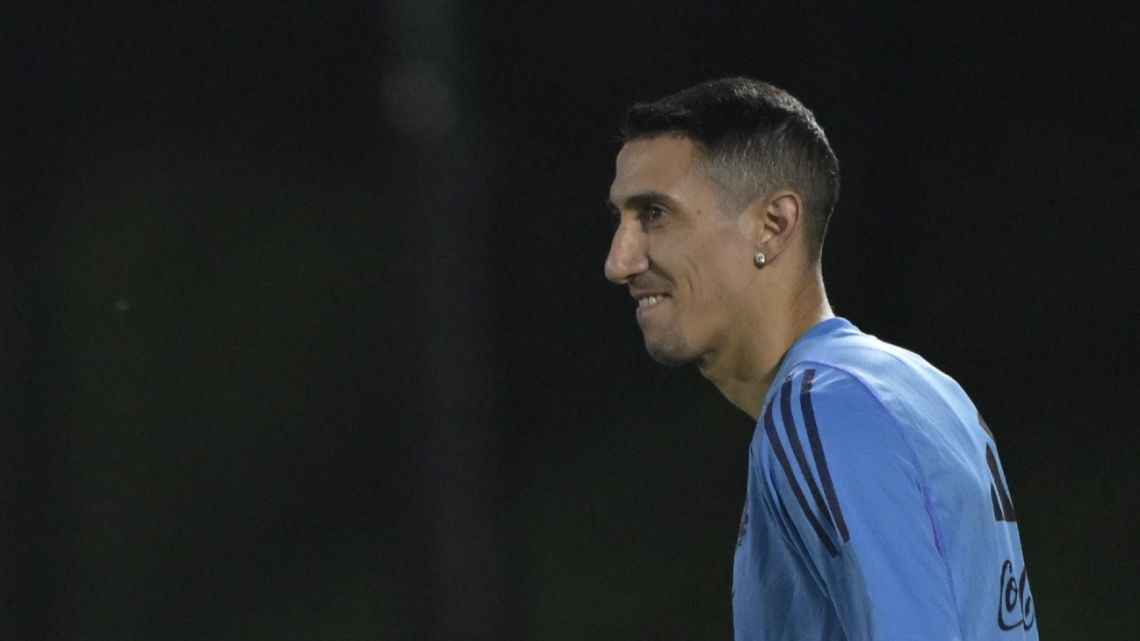 Ángel Di María attends a training session at Qatar University in Doha, on December 6, 2022.