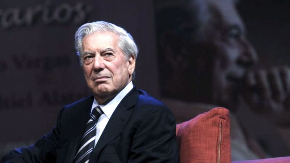 Mario Vargas Llosa celebró el fracaso de autogolpe de Estado en Perú