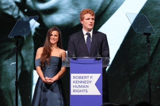 Cara Kennedy-Cuomo y su tío Joe Kennedy III.