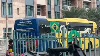 El micro de la selección brasileña condujo a parte del plantel esta mañana al aeropuerto de Doha. El sueño de la sexta había terminado.