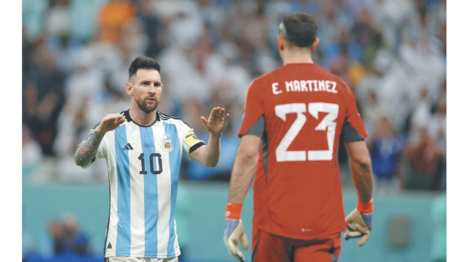 2022_12_11_messi_dibu_martinez_afp_g
