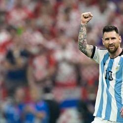 Lionel Messi Lionel Messi celebra el primer gol de su equipo desde el punto de penal durante el partido de semifinales de la Copa Mundial de Fútbol Qatar 2022 entre Argentina y Croacia | Foto:JUAN MABROMATA / AFP