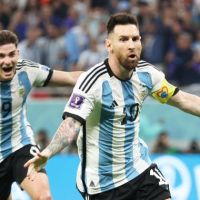 La foto viral Lionel Messi y Julián Álvarez