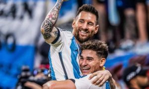 Lionel Messi y Julián Álvarez