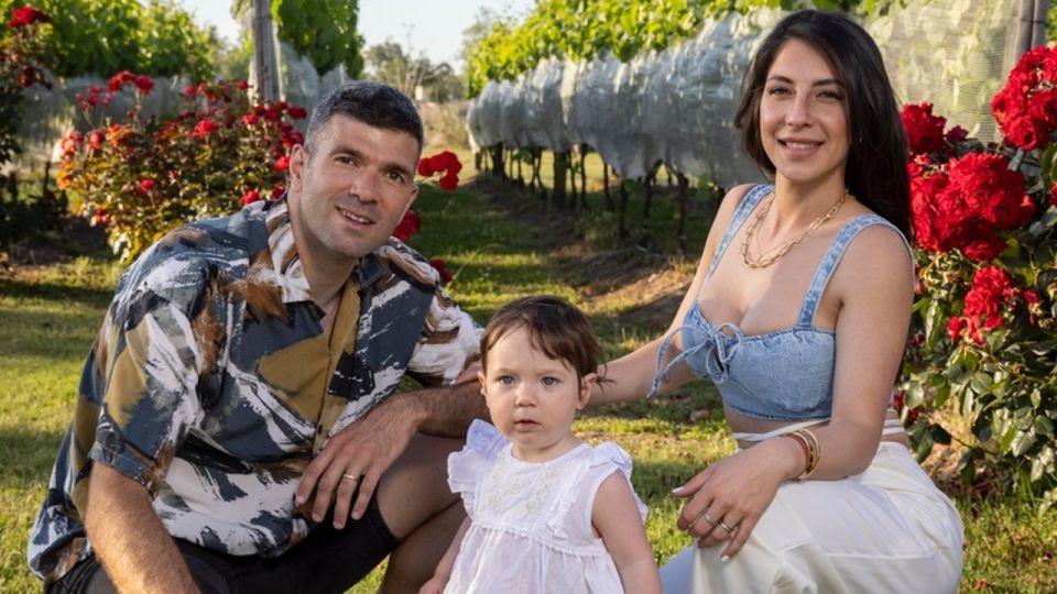 Emmanuel Gigliotti, su esposa Tamara y su pequeña hija.