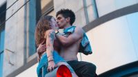 Festejo con besos por Argentina