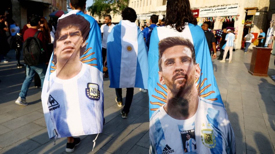 Messi y Maradona g_20221215
